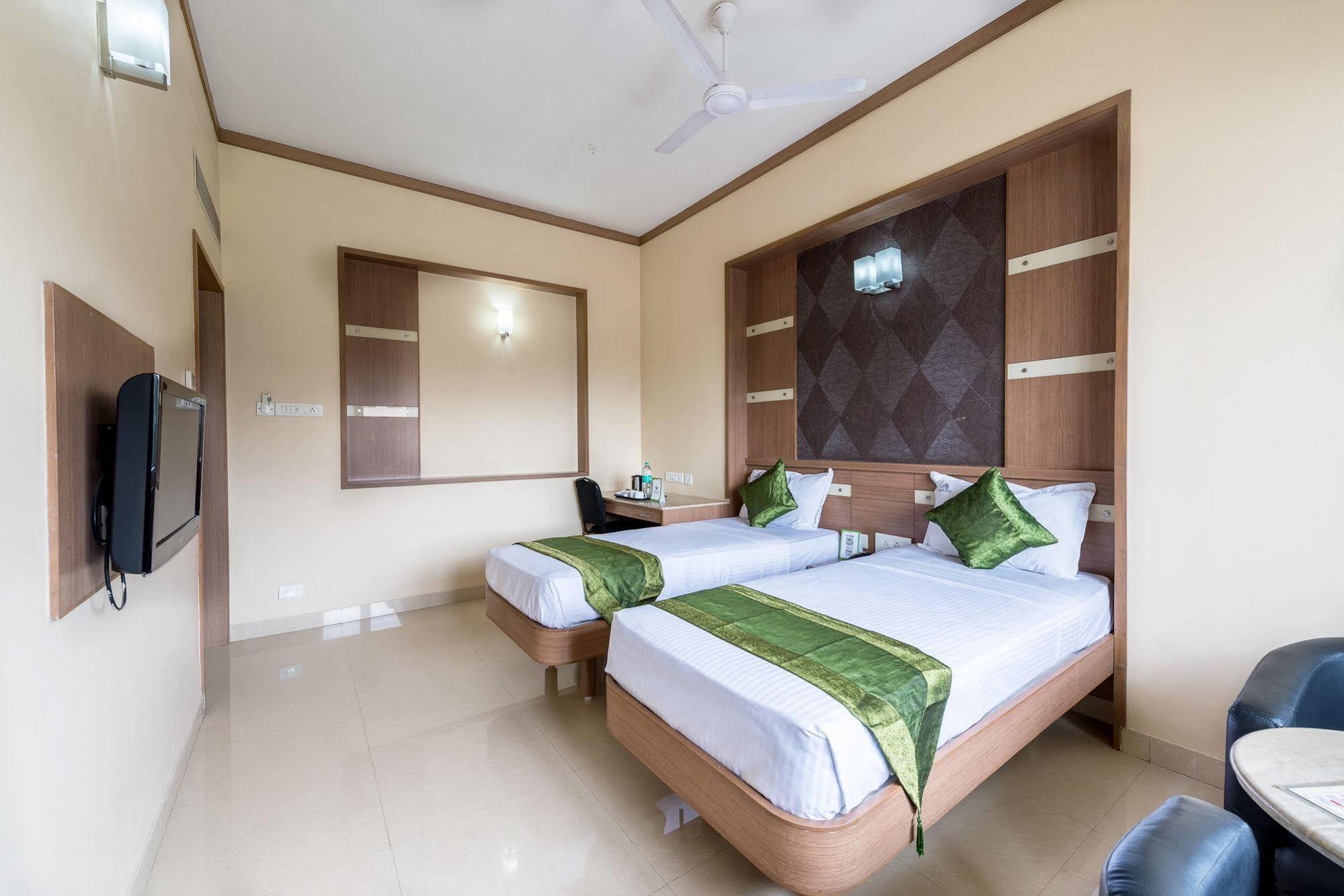 Treebo Ess Grande Hotel